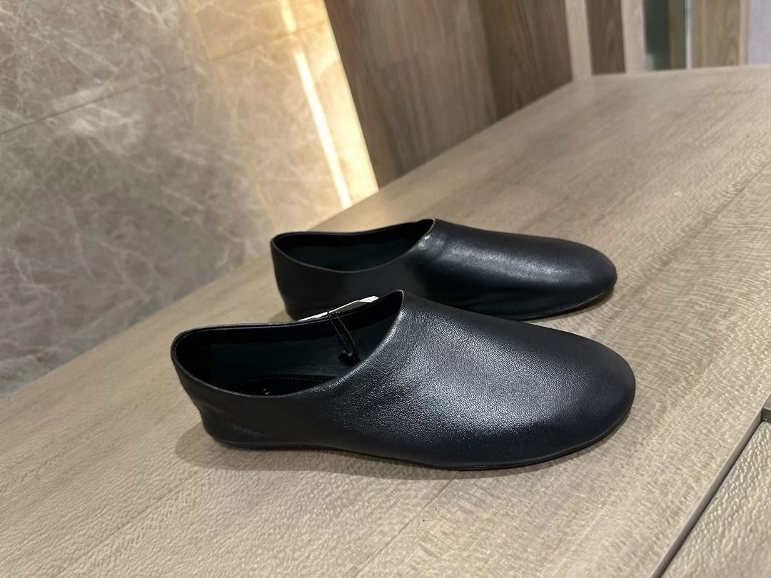 MANGO Flats EU 36 | MNG-962443416566 (Category: Flats & Sandals) located in Paranaque City. Submitted by silverphoenix.00302e (Listing ID 1469962486, Image 2). Description: MANGO Flats. Product type: Flats. material: Sheepskin leather. available sizes: EU 36. Gender category: Women. Condition requires confirmation from the source listing..