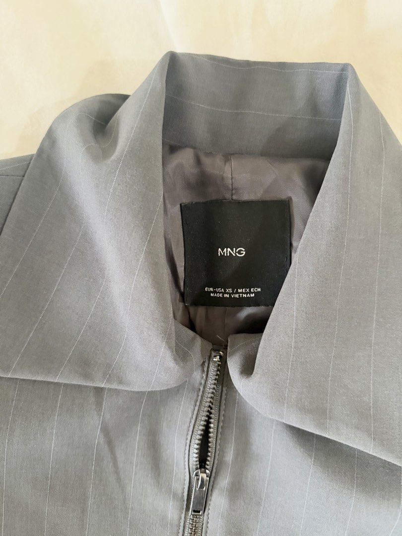 mango gray blazer (Category: Coats, Jackets and Outerwear) located in Manila. Submitted by nicswhuut (Listing ID 1470116042, Image 2). Description: 📌can do lalamove (manila area only!) 📌j&t for outside manila 📌mop: gcash, maya, or metrobank 📌loc: sampaloc, manila 📌lp are posted UNLESS u r getting 2 or more items then i can give discount 🤗.