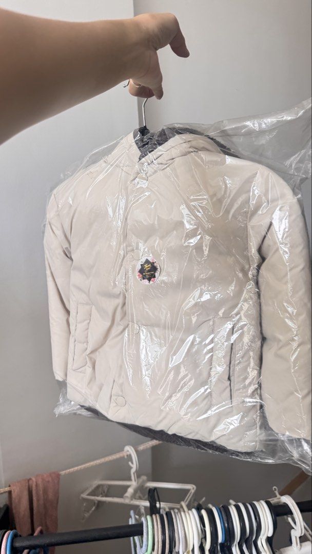 Mango Kids Puffer Jacket Size 3-4 (104 cm) (Category: Babies & Kids Fashion) located in General Trias. Submitted by dphazel (Listing ID 1470052901, Image 3). Description: - Brand: MNG/ Mango (not ukay) - Size: 3-4 years (104 cm) - Color: Cream beige outer shell with dark grey fluffy fleece lining - Features: Attached hood, full front zip closure - Condition: Lightly used a 2 times for ski trips and outdoor walks, very warm, and alreadt dry cleane