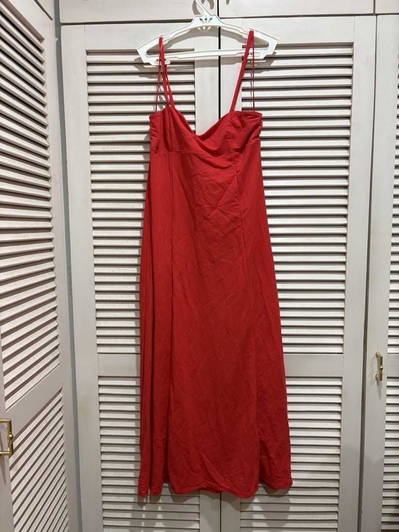 Mango Red Maxi Dress (Category: Dresses) located in Muntinlupa City. Submitted by sukimum (Listing ID 1469991053, Image 1). Description: Cotton/linen blend fabric. Worn once only. RFS doesn’t fit me well.