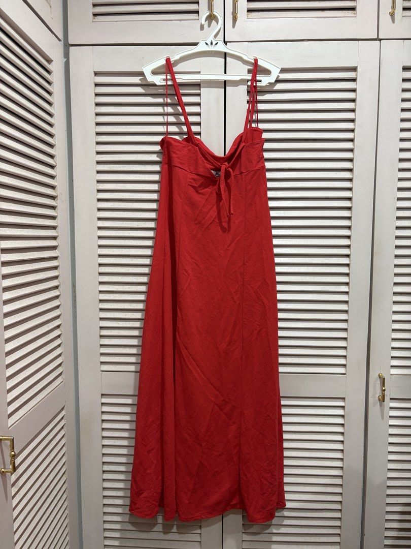 Mango Red Maxi Dress (Category: Dresses) located in Muntinlupa City. Submitted by sukimum (Listing ID 1469991053, Image 2). Description: Cotton/linen blend fabric. Worn once only. RFS doesn’t fit me well.