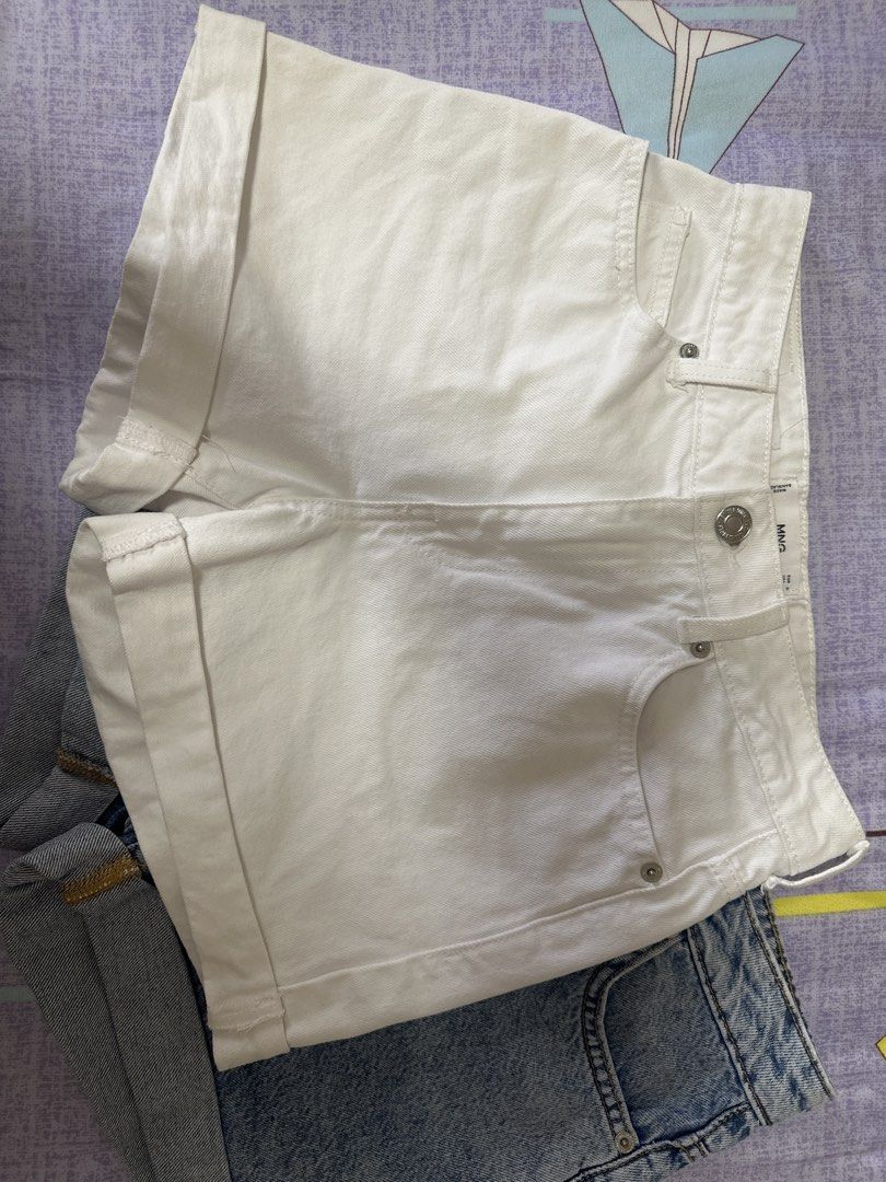 Mango Wide-Leg Patch Pocket Jeans (Category: Jeans) located in Manila. Submitted by joan.here (Listing ID 1469974513, Image 3). Description: Brand: mango Size: eu 34 xs Mom fit denim shorts available in white and blue. Price is for per piece Condition: bakbak na sa leather tag of both pants. May excess thread din sa pocket area ng white shorts (see photo) Mop: bank transfer Delivery: grab or lalamove sf shouldered by buyer.