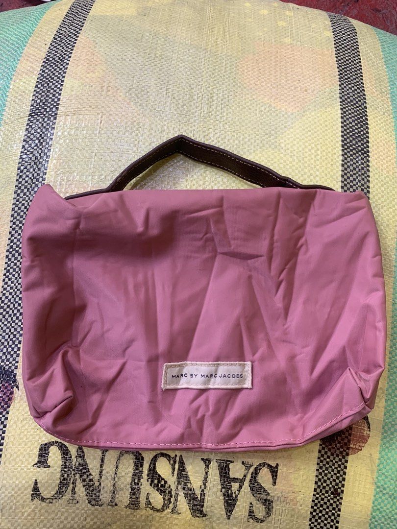 Marc & jacobs (Category: Purses & Pouches) located in General Santos City (Dadiangas). Submitted by jancocoby (Listing ID 1469952290, Image 3). Description: Exellent Good as new.
