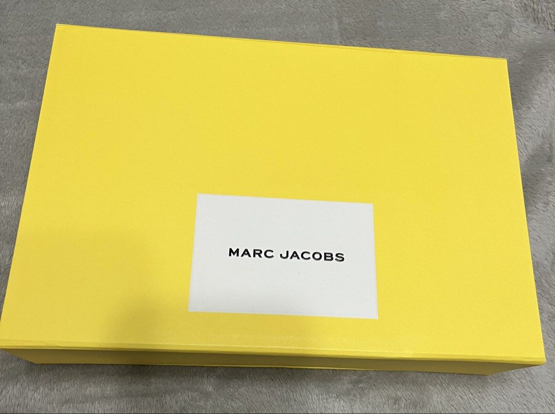 Marc jacobs box (Category: Luxury Accessories) located in Bacoor. Submitted by ayit. (Listing ID 1470020063, Image 1). Description: Orig personal sf inc good cond no issue - Authentic Marc Jacobs luxury storage/gift box - Bright yellow color with classic brand logo on front - Ideal for completing luxury bag/wallet inclusions or upscale gift packaging - Location: Citta Italia Subdivision, Molino V, Bacoor, Cavite.