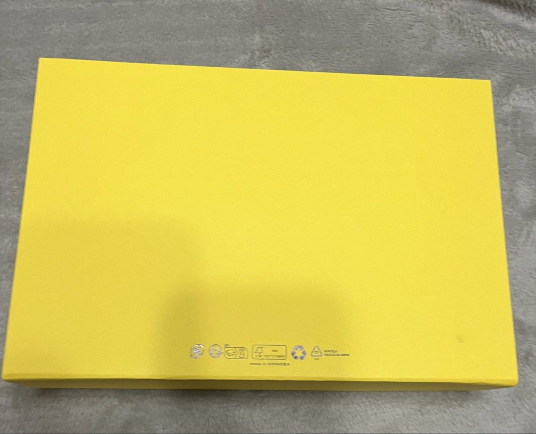 Marc jacobs box (Category: Luxury Accessories) located in Bacoor. Submitted by ayit. (Listing ID 1470020063, Image 2). Description: Orig personal sf inc good cond no issue - Authentic Marc Jacobs luxury storage/gift box - Bright yellow color with classic brand logo on front - Ideal for completing luxury bag/wallet inclusions or upscale gift packaging - Location: Citta Italia Subdivision, Molino V, Bacoor, Cavite.