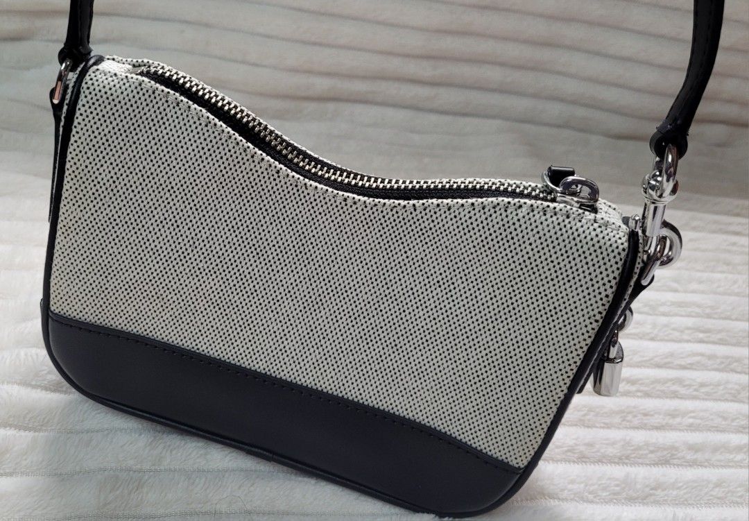 Marc Jacobs Drifter Bag (Category: Shoulder Bags) located in Bocaue. Submitted by thewardrobehub (Listing ID 1470093443, Image 2). Description: - 100% Authentic - convertible to wristlet - Black and white canvas with black leather trim .