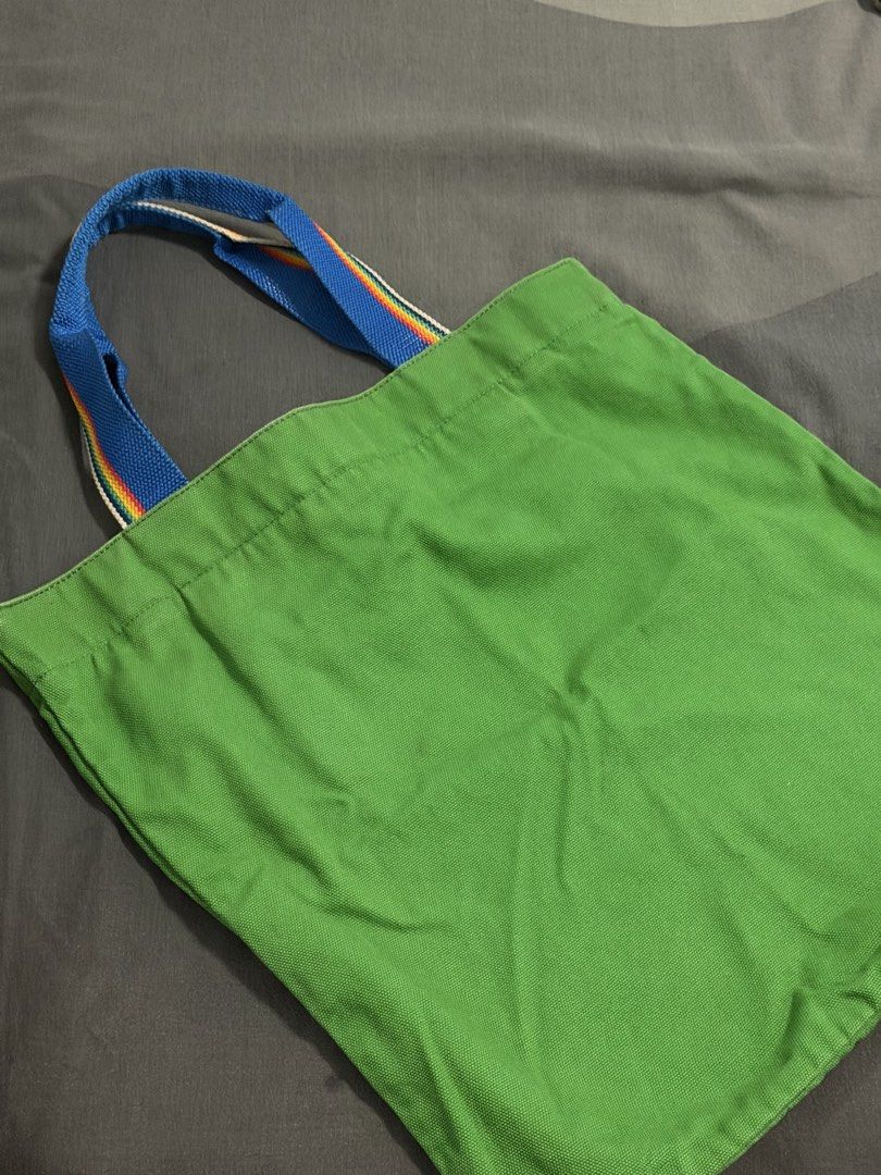Marc Jacobs Green Tote Bag (Category: Tote Bags) located in Paranaque City. Submitted by heygabbie (Listing ID 1469983090, Image 3). Description: no damages just minor signs of usage.