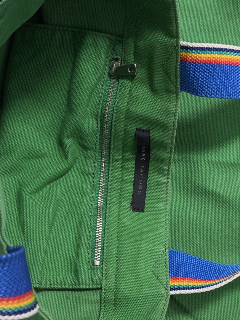 Marc Jacobs Green Tote Bag (Category: Tote Bags) located in Paranaque City. Submitted by heygabbie (Listing ID 1469983090, Image 1). Description: no damages just minor signs of usage.