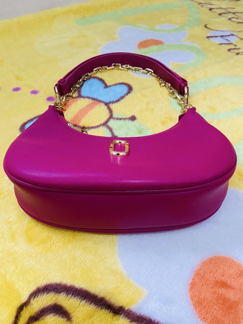 Marc Jacobs Hot Pink Shoulder Bag (Category: Luxury Bags & Wallets) located in San Jose del Monte. Submitted by cityhanter007 (Listing ID 1469947474, Image 3). Description: - Brand: Marc Jacobs - Style: Crescent shoulder bag - Color: hot pink - Hardware: Gold accents - Strap: Chain detail - Closure: Top zip ykk - Condition: Clean leather exterior and interior lining.
