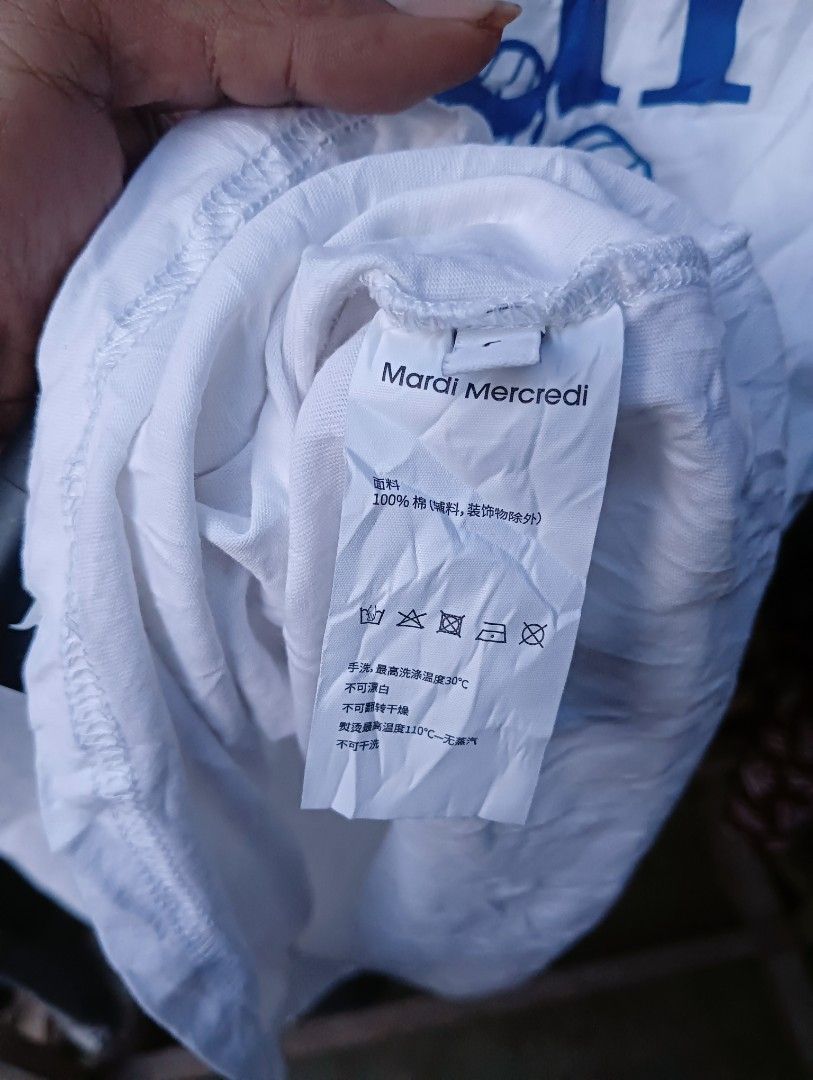 MARDI MERCREDI (Category: Shirts) located in Caloocan City. Submitted by keenfox-8542 (Listing ID 1470047555, Image 3). Description: no issue 10/10 color rate As new 20x24 Medium.
