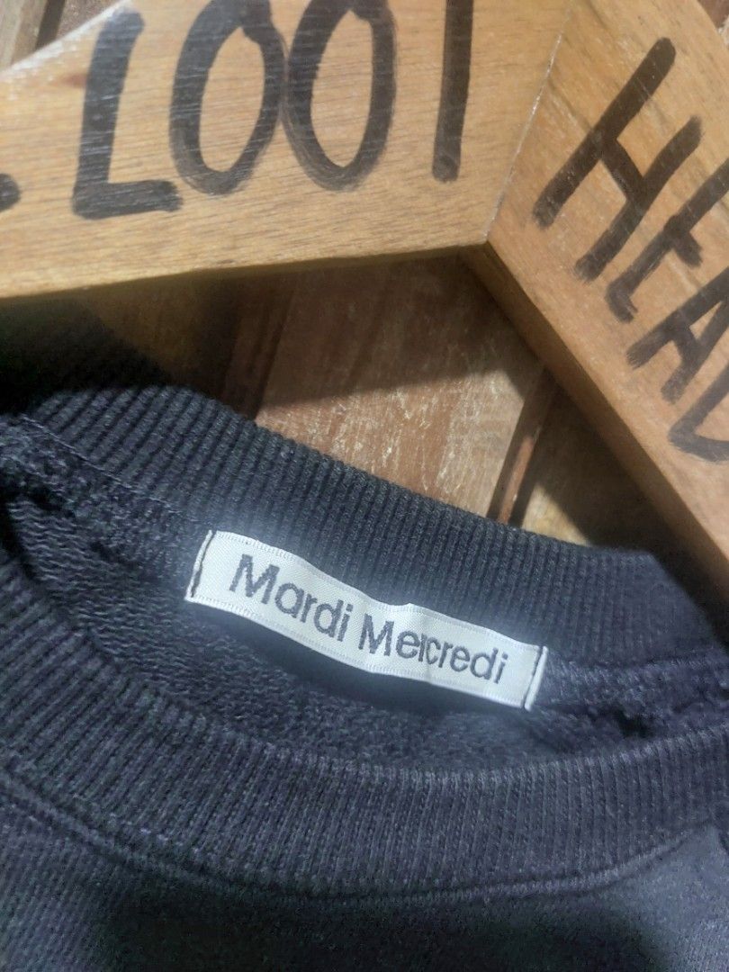 Mardi Mercredi Black Sweatshirt (Category: Coats, Jackets and Outerwear) located in Magarao. Submitted by hotdogsandwich.flower (Listing ID 1470100908, Image 2). Description: pang bata.