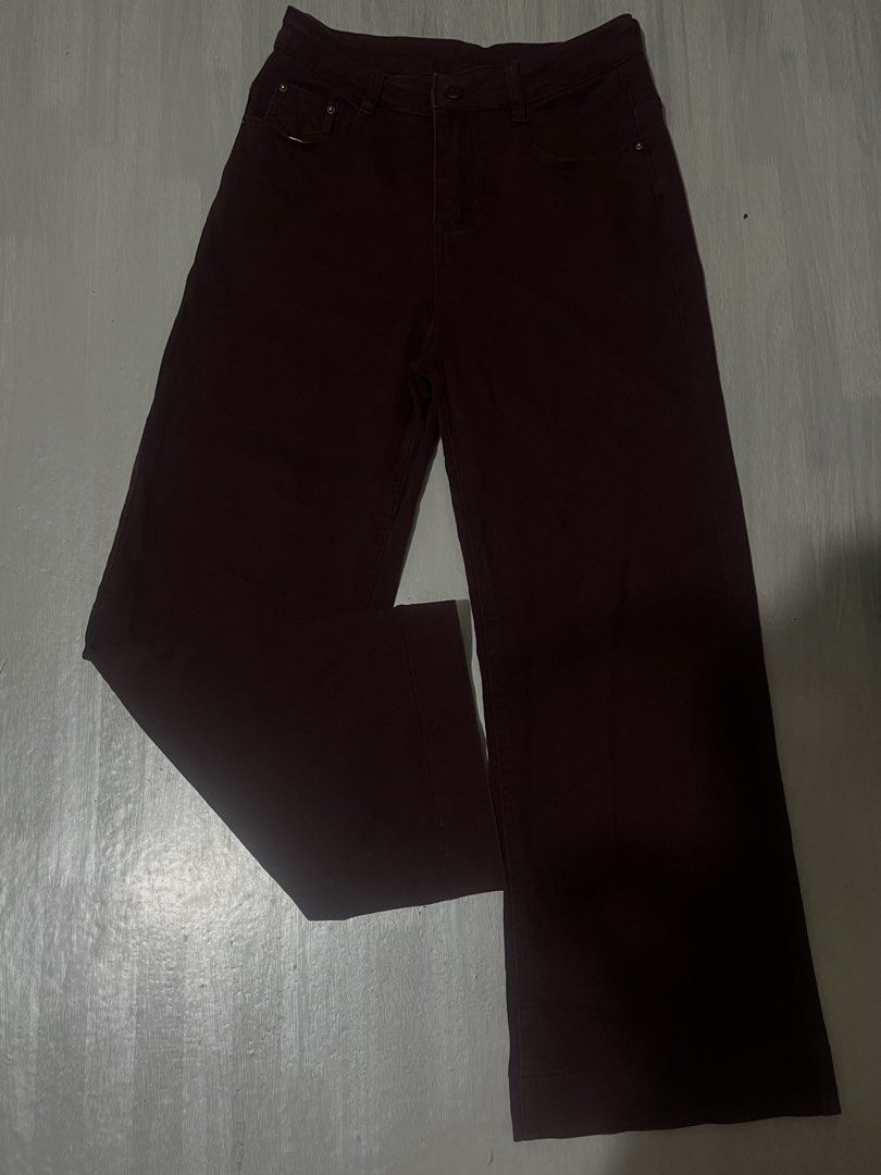 Maroon Straight Cut Baggy Pants (Category: Jeans) located in Cabanatuan. Submitted by zyelalaa (Listing ID 1470053772, Image 1). Description: Length “40 Waist “29-31 see next slide for details🙉 Pm/dm for more details!💋.