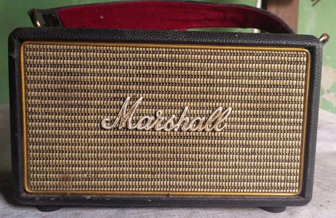 Marshall Kilburn 1 (Category: Soundbars, Speakers & Amplifiers) located in Navotas City. Submitted by roscoe1125 (Listing ID 1469981058, Image 2). Description: issue : No power bgla nlng sya nawalan ng power last 3mnths ago. nakadisplay nlng sya sa room ko. no xtra money par ipaayos . "AS IS WHERE IT IS".