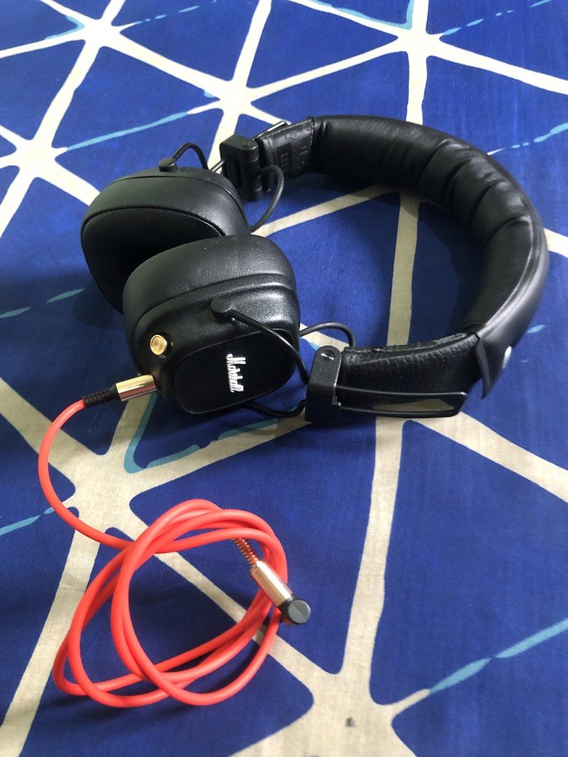 Marshall Major 4 wireless headphones with issue (Category: Headphones & Headsets) located in Quezon City. Submitted by markgolveo (Listing ID 1469967544, Image 2). Description: Marshall Major 4 wireless headphones with issue Read below Authentic unit not replica Very good audio output Newly replaced ear pads and headband cover Bluetooth still pairs properly Issues are battery depleted weak battery needs fixing repair Wears on leather material cov