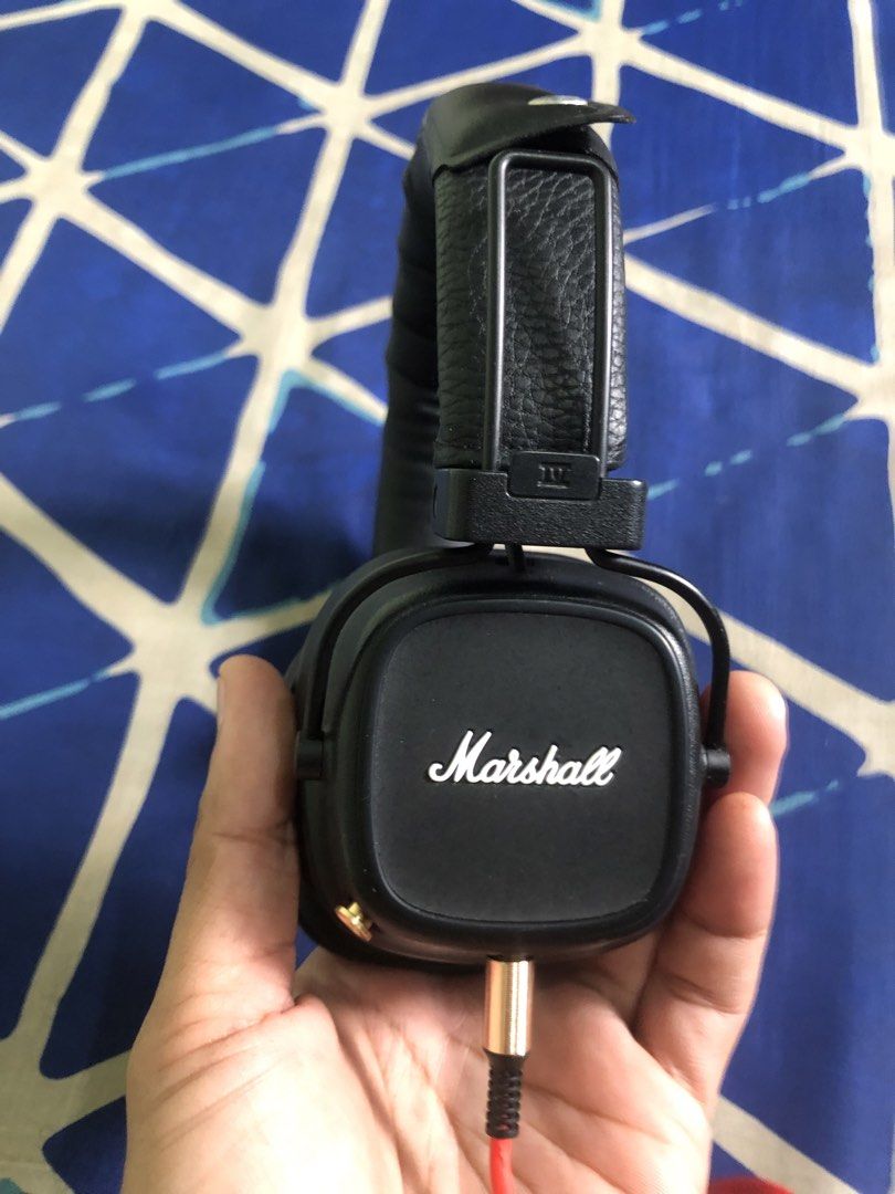 Marshall Major 4 wireless headphones with issue (Category: Headphones & Headsets) located in Quezon City. Submitted by markgolveo (Listing ID 1469967544, Image 3). Description: Marshall Major 4 wireless headphones with issue Read below Authentic unit not replica Very good audio output Newly replaced ear pads and headband cover Bluetooth still pairs properly Issues are battery depleted weak battery needs fixing repair Wears on leather material cov
