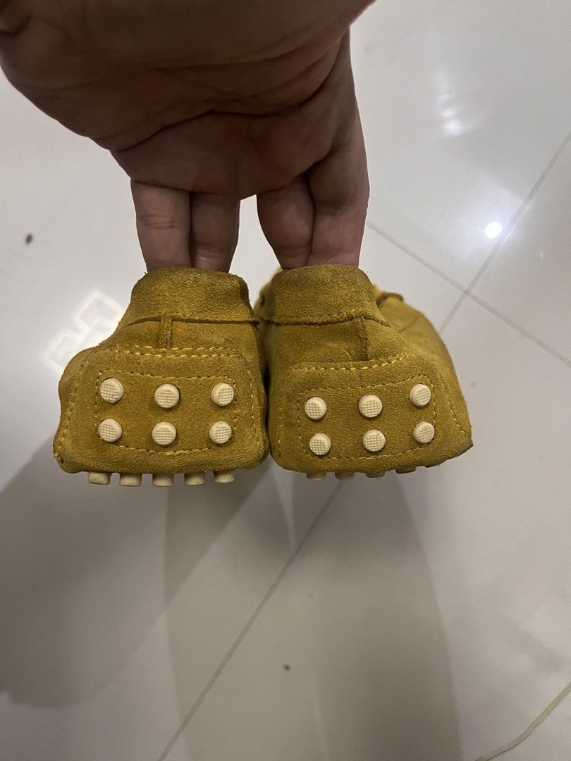 Massimo Dutti Mustard Loafers (Category: Casual Shoes) located in Manila. Submitted by re.w0rn (Listing ID 1470109189, Image 3). Description: .