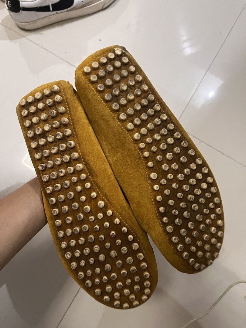 Massimo Dutti Mustard Loafers (Category: Casual Shoes) located in Manila. Submitted by re.w0rn (Listing ID 1470109189, Image 2). Description: .