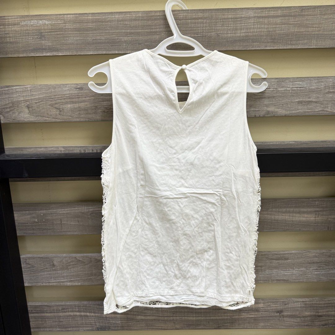 Massimo Dutti White Sleeveless Lace Top (Category: Blouses) located in Mandaluyong City. Submitted by bestdressedph2025 (Listing ID 1470080954, Image 2). Description: MOP: GCash MOD: Lalamove/J&T LOCATION: Brgy. Addition Hills, Mandaluyong Discount avail for multiple items. Dimensions in Inches: Shoulder: 13 Bust: 18 Length: 25 Size on Tag: S PM for inquiries!.