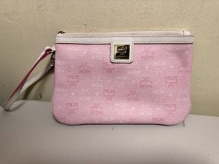 (Category: ) located in . Submitted by stopandshopforluxury (Listing ID 1470052305, Image 1). Description: .