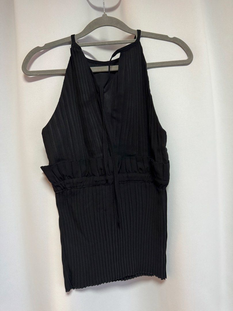MDS (SG brand) Black Pleated Halter Top (Category: Sleeveless) located in Calamba. Submitted by cheriiv (Listing ID 1470081966, Image 2). Description: - Brand: MDS - Size: Small - Color: Black - Style: Halter top with fine pleats throughout - Details: Ruffled waistline with front drawstring - Material: Lightweight fabric - Condition: Great versatile basic piece.