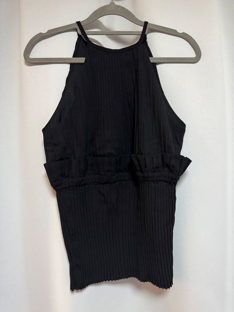 MDS (SG brand) Black Pleated Halter Top (Category: Sleeveless) located in Calamba. Submitted by cheriiv (Listing ID 1470081966, Image 1). Description: - Brand: MDS - Size: Small - Color: Black - Style: Halter top with fine pleats throughout - Details: Ruffled waistline with front drawstring - Material: Lightweight fabric - Condition: Great versatile basic piece.