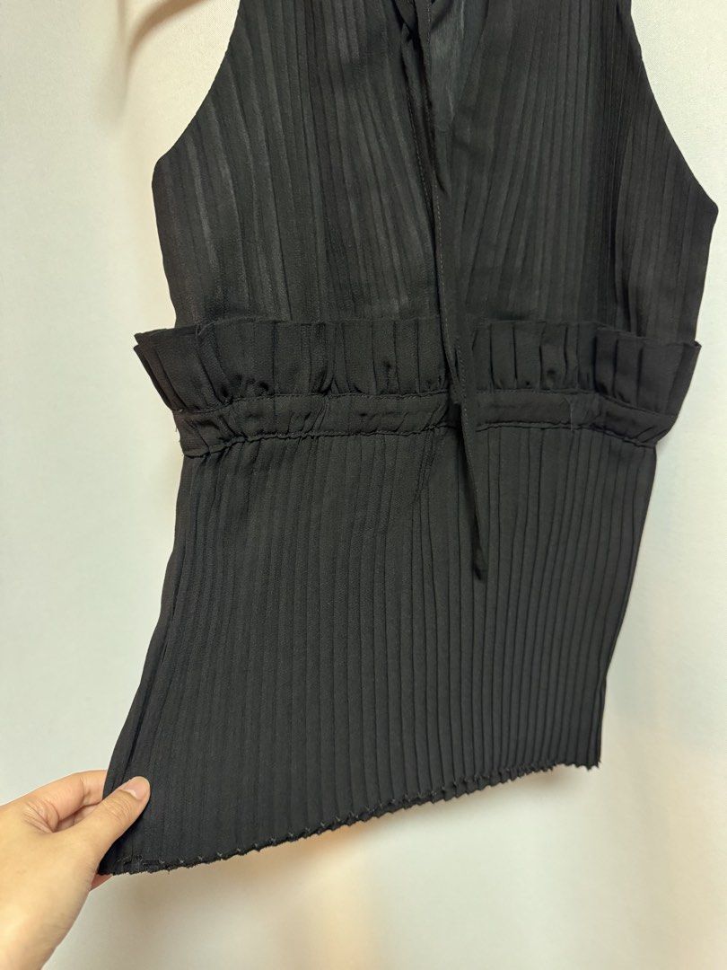 MDS (SG brand) Black Pleated Halter Top (Category: Sleeveless) located in Calamba. Submitted by cheriiv (Listing ID 1470081966, Image 3). Description: - Brand: MDS - Size: Small - Color: Black - Style: Halter top with fine pleats throughout - Details: Ruffled waistline with front drawstring - Material: Lightweight fabric - Condition: Great versatile basic piece.