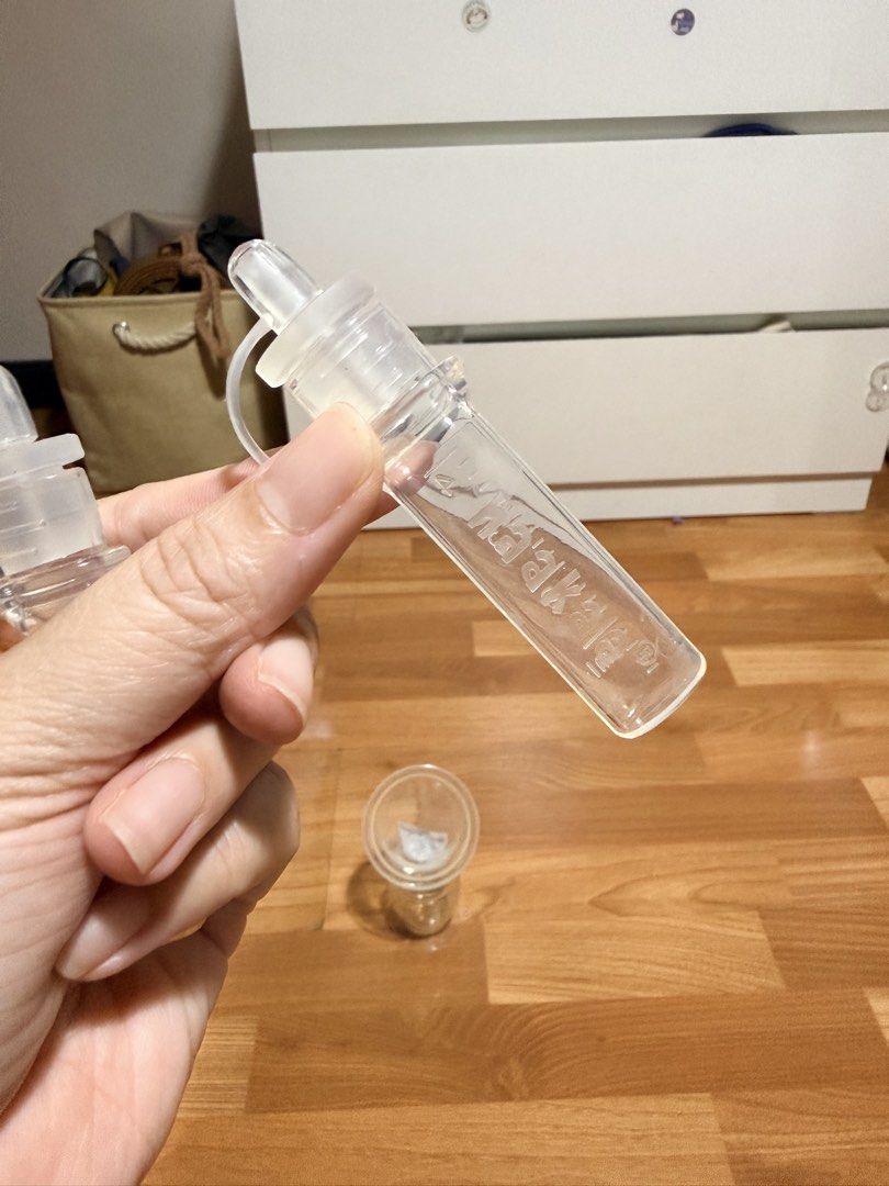 Medela breast milk storage bottles tubes set (Category: Breastfeeding & Bottle Feeding) located in Antipolo. Submitted by mrgvictoria (Listing ID 1469953359, Image 2). Description: - Authentic Medela breastmilk storage tubes - Clear plastic design with easy-to-read measurement markings - Attached secure caps with stoppers to prevent leaks during storage or travel - Compact size fits perfectly in cooler bags and refrigerators - Clean, sanitized, a