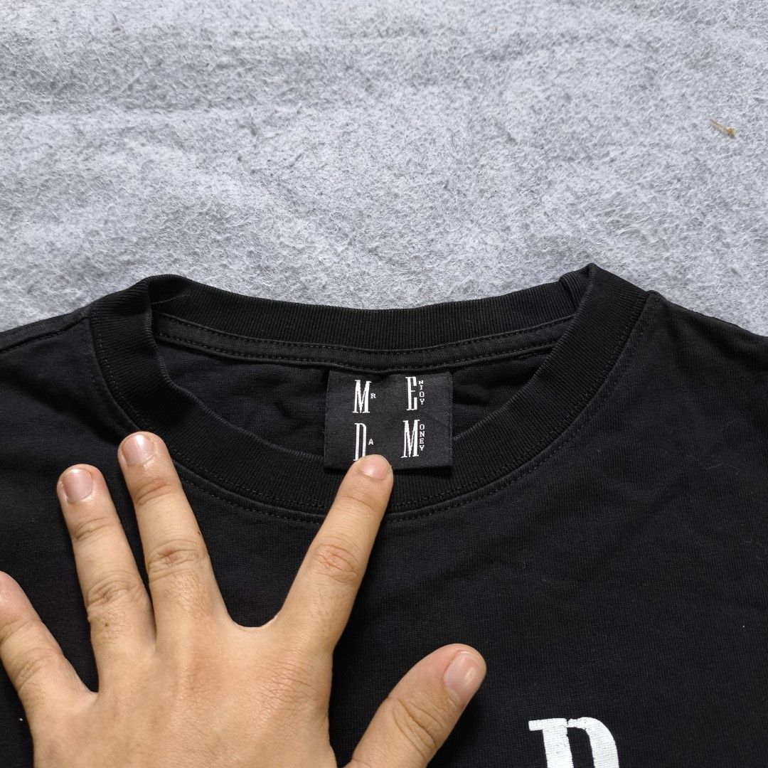MEDM Boxy Cropped Shirt (Category: Tshirts & Polo Shirts ) located in Manila. Submitted by shykes_26 (Listing ID 1470104224, Image 3). Description: Dimensions Width - 22 Length - 24 Size on tag - M Issues - None.