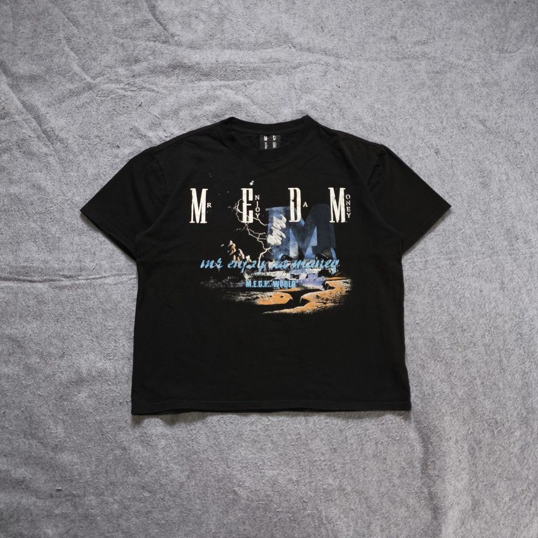 MEDM Boxy Cropped Shirt (Category: Tshirts & Polo Shirts ) located in Manila. Submitted by shykes_26 (Listing ID 1470104224, Image 1). Description: Dimensions Width - 22 Length - 24 Size on tag - M Issues - None.