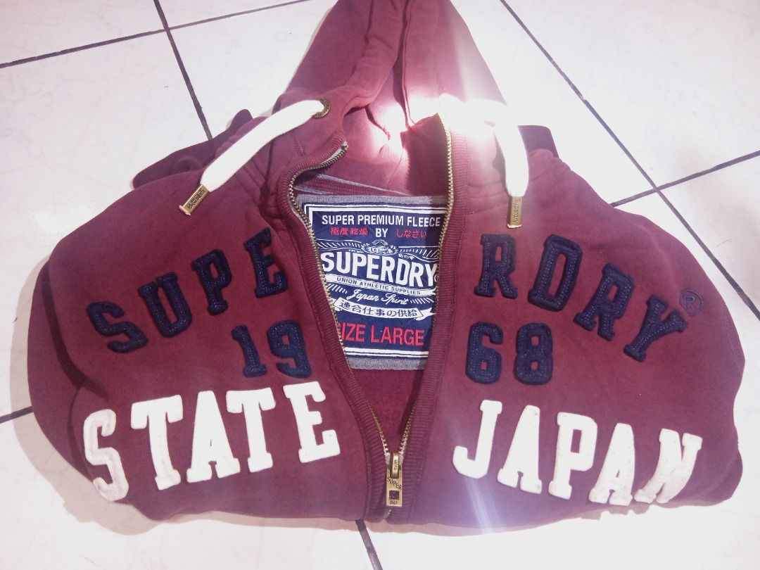 Men's Superdry Sweatshirt (Category: Coats, Jackets and Outerwear) located in Baguio. Submitted by pass-sa-barat (Listing ID 1470009581, Image 1). Description: Super premium fleece.