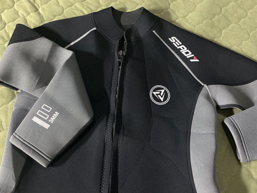 Mens top diving suit xl (Category: Activewear) located in Angeles City. Submitted by goodbuysathome (Listing ID 1469950235, Image 2). Description: From Korea add Sf 75 Gcash payment Lp posted.