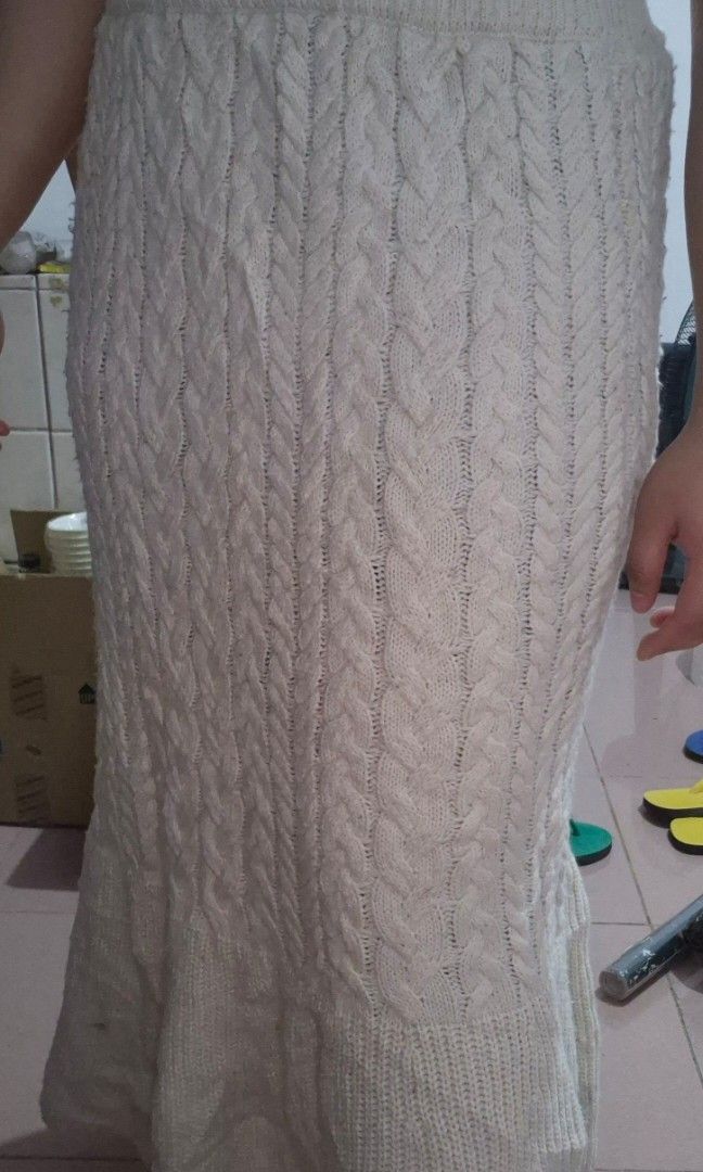 Mermaid Knitted Beige Maxi Skirt (Category: Skirts) located in Calamba. Submitted by bb.lace (Listing ID 1469973450, Image 2). Description: -issues: visible lints (will lessen nalang before shipout) and repaired pinhole (will add later sa pics) -itchy fabric (no inner lining), pls wear leggings or underskirt -body hugging especially on plus sized wearers.