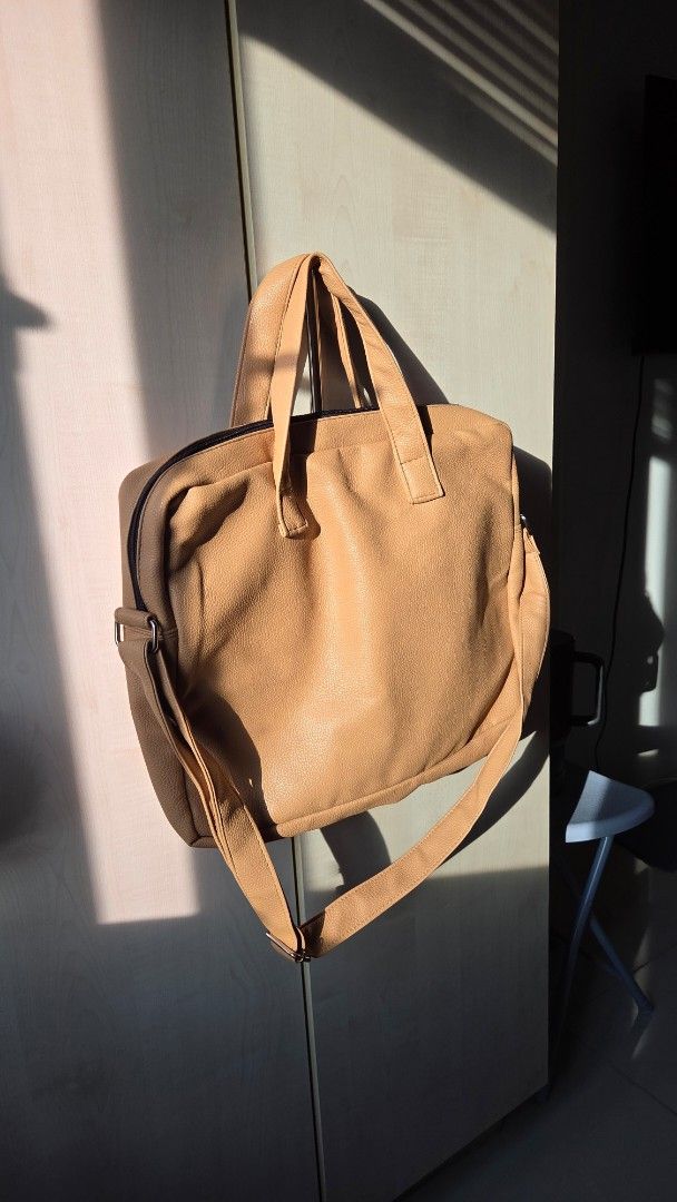 Messenger laptop bag (Category: Briefcases) located in Quezon City. Submitted by donbarero (Listing ID 1470037027, Image 2). Description: Marikina made Synthetic leather Brandnew.