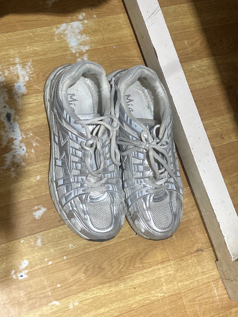 MIA SHOES Chunky Sneakers (Category: Shoe inserts) located in Manila. Submitted by jieoxy (Listing ID 1470062563, Image 3). Description: well used (need lang washed) No issue For only ₱400 orig price: ₱700 Silver in size 40 - Unisex For reference: size 39 ako and medjo maluwag sa’kin (wide feet).