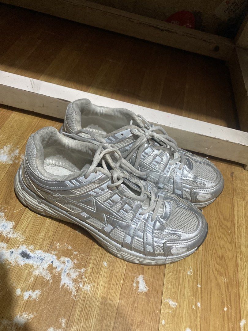 MIA SHOES Chunky Sneakers (Category: Shoe inserts) located in Manila. Submitted by jieoxy (Listing ID 1470062563, Image 1). Description: well used (need lang washed) No issue For only ₱400 orig price: ₱700 Silver in size 40 - Unisex For reference: size 39 ako and medjo maluwag sa’kin (wide feet).