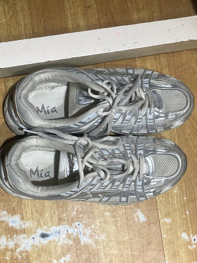 MIA SHOES Chunky Sneakers (Category: Shoe inserts) located in Manila. Submitted by jieoxy (Listing ID 1470062563, Image 2). Description: well used (need lang washed) No issue For only ₱400 orig price: ₱700 Silver in size 40 - Unisex For reference: size 39 ako and medjo maluwag sa’kin (wide feet).
