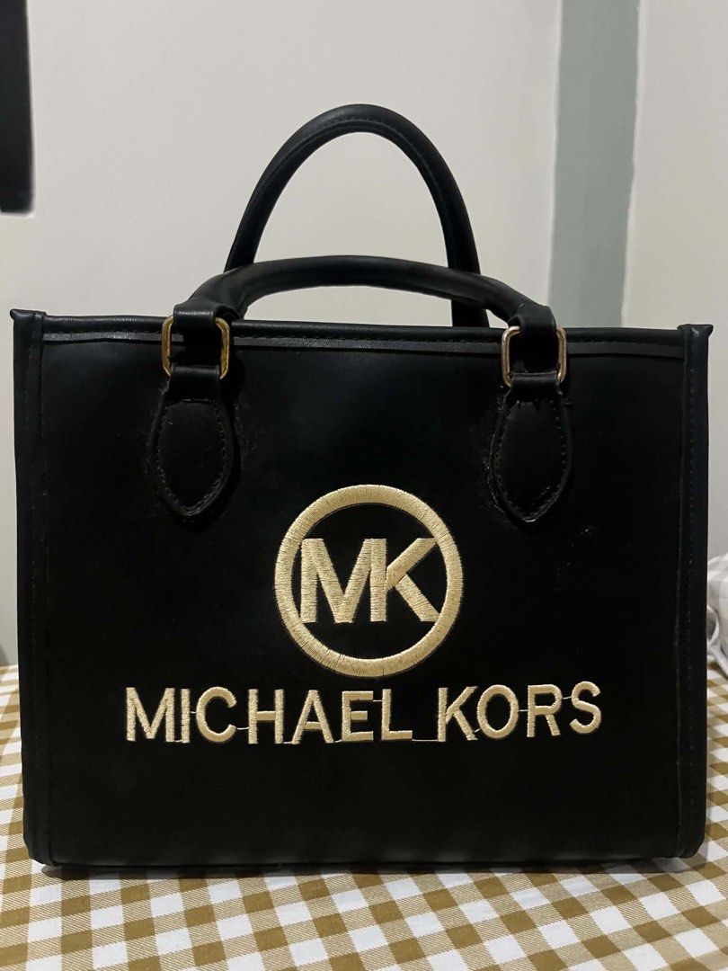 Michael Kors (Category: Announcements) located in Daraga. Submitted by fashion-25 (Listing ID 1469971531, Image 1). Description: Once lng n gamit No issue.