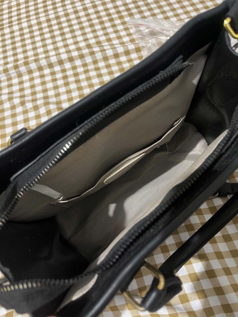 Michael Kors (Category: Announcements) located in Daraga. Submitted by fashion-25 (Listing ID 1469971531, Image 3). Description: Once lng n gamit No issue.