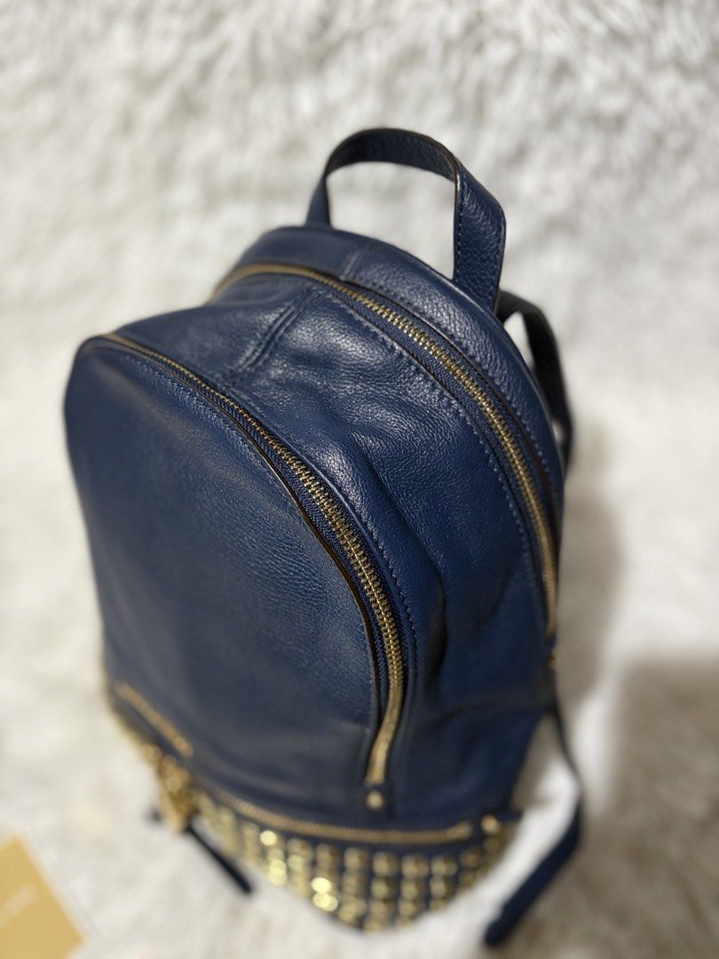 Michael kors (Category: Luxury Bags & Wallets) located in Baguio. Submitted by rheaanne07 (Listing ID 1470077176, Image 3). Description: Michael kors rhea backpack studded Like new Medium Ganda pa nito mga miii Orig.