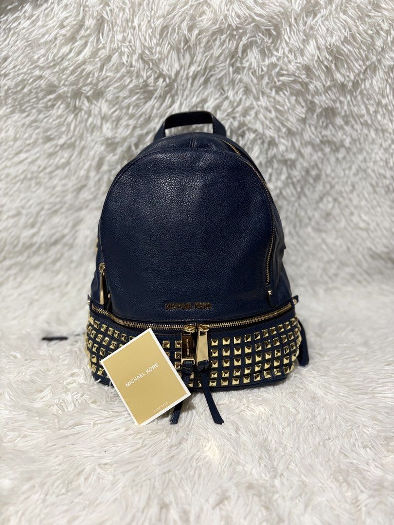 Michael kors (Category: Luxury Bags & Wallets) located in Baguio. Submitted by rheaanne07 (Listing ID 1470077176, Image 2). Description: Michael kors rhea backpack studded Like new Medium Ganda pa nito mga miii Orig.