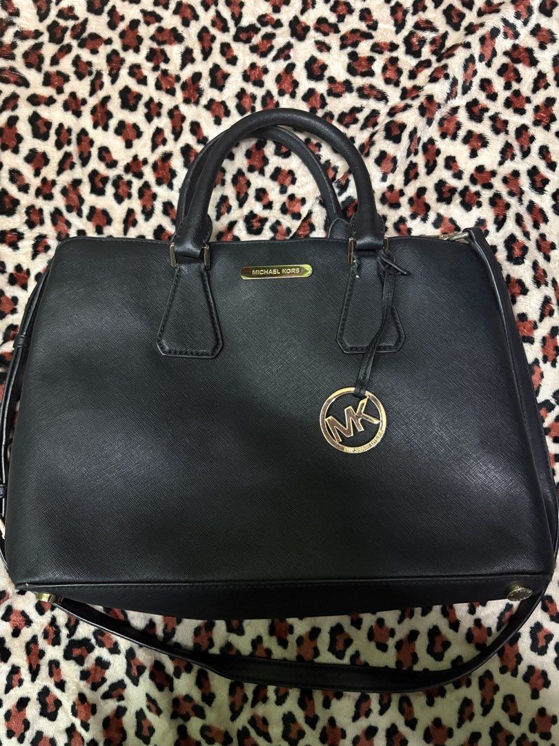 Michael Kors Black Leather Shoulder Bag (Category: Luxury Bags & Wallets) located in Manila. Submitted by declutteringtee (Listing ID 1470043270, Image 2). Description: Bags! Price ranges from 350-1300!!!! .