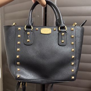 (Category: ) located in . Submitted by lovegclothingph (Listing ID 1470079817, Image 1). Description: .