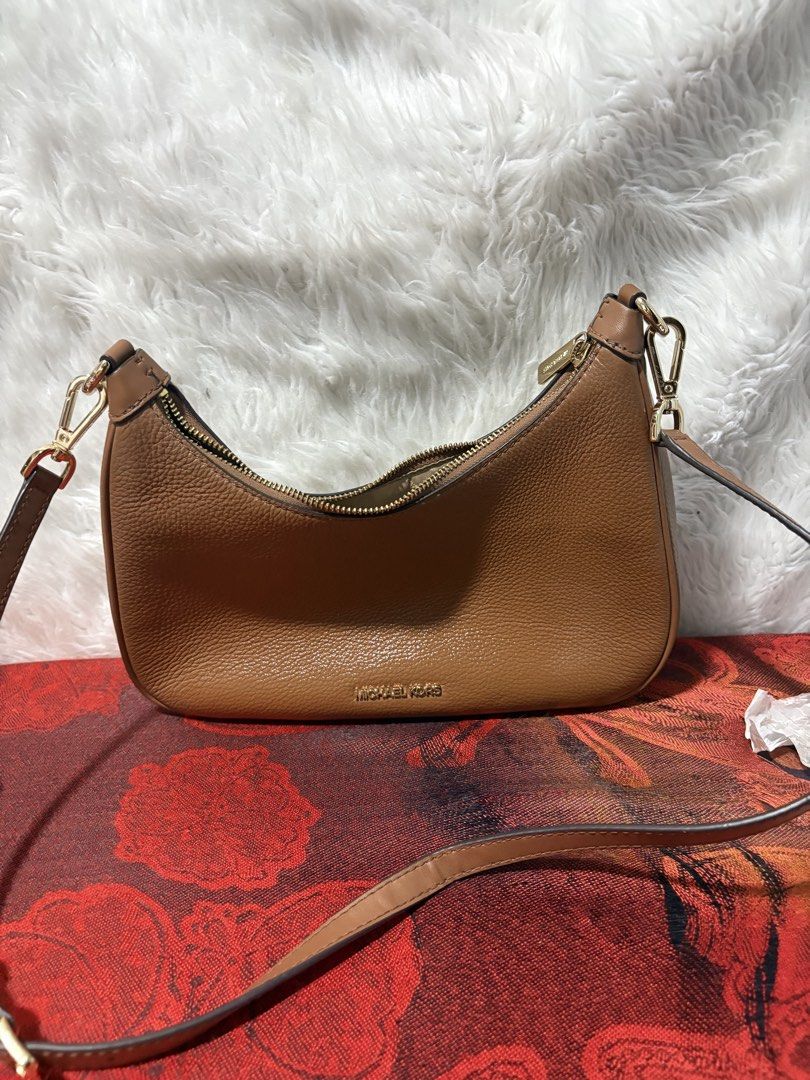 Michael Kors Brown Leather Shoulder Bag (Category: Luxury Bags & Wallets) located in Manila. Submitted by orallojani39622 (Listing ID 1470081298, Image 2). Description: - Brand: Michael Kors - Material: Tan pebble leather with gold-tone hardware - Closure: Secure top zip closure - Interior: Clean MK signature fabric lining with convenient slip pockets - Strap: Includes a removable and adjustable strap for versatile styling - Condition: Excellent,