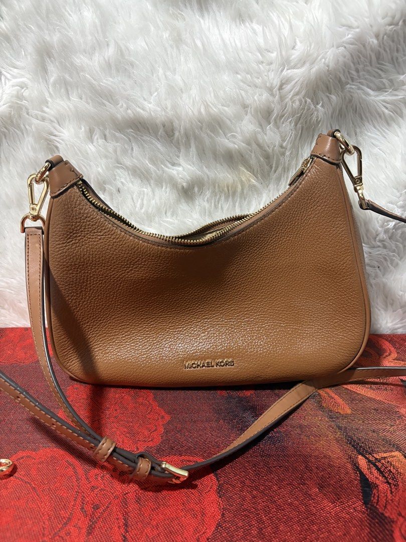 Michael Kors Brown Leather Shoulder Bag (Category: Luxury Bags & Wallets) located in Manila. Submitted by orallojani39622 (Listing ID 1470081298, Image 1). Description: - Brand: Michael Kors - Material: Tan pebble leather with gold-tone hardware - Closure: Secure top zip closure - Interior: Clean MK signature fabric lining with convenient slip pockets - Strap: Includes a removable and adjustable strap for versatile styling - Condition: Excellent,