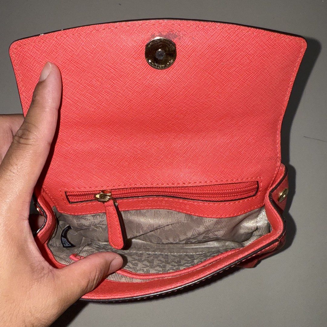 Michael Kors Extra-Small Bag (Category: Luxury Bags & Wallets) located in Calasiao. Submitted by jafaith_man (Listing ID 1470077306, Image 3). Description: Michael Kors Extra-Small Bag.