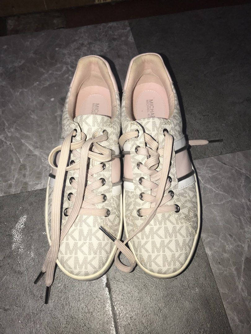 Michael Kors Original (Category: Shoe inserts) located in Makati City. Submitted by jack4910 (Listing ID 1470034404, Image 1). Description: Michael Kors Size 6.5M.