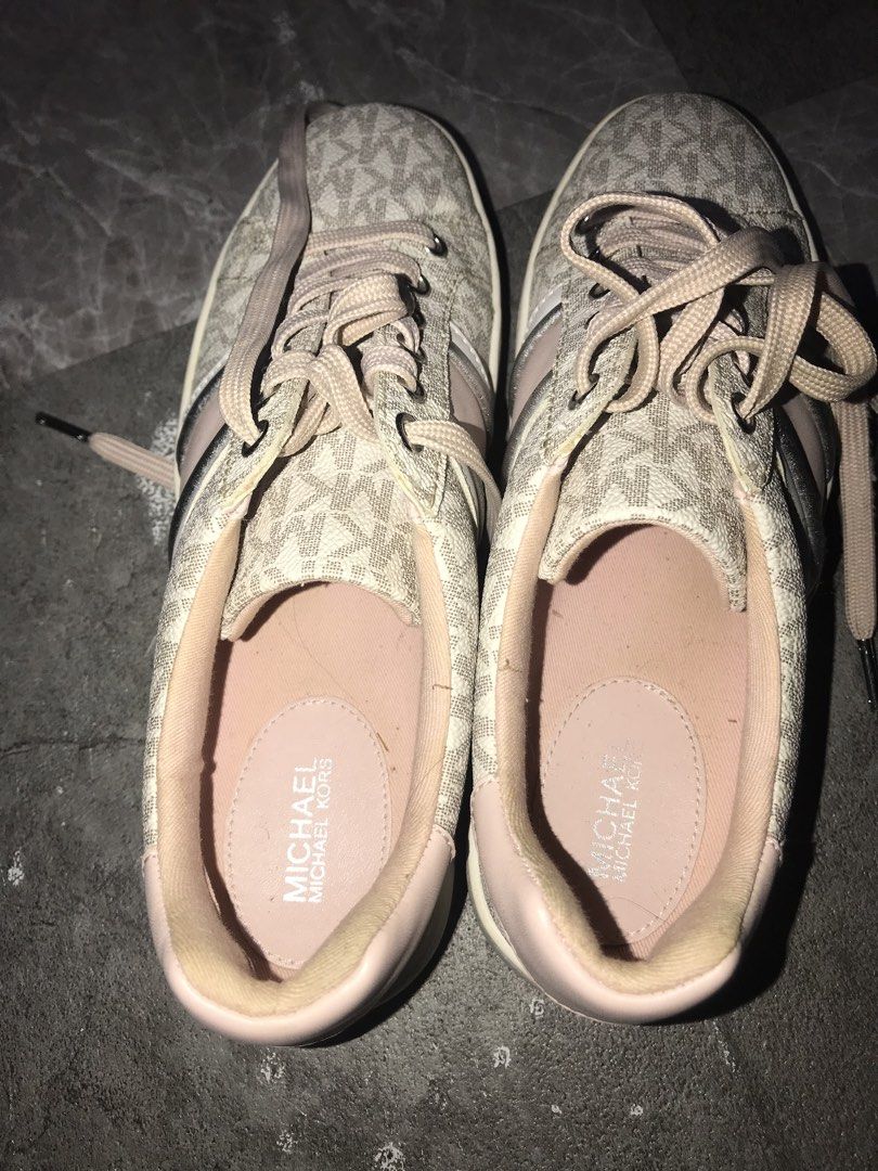 Michael Kors Original (Category: Shoe inserts) located in Makati City. Submitted by jack4910 (Listing ID 1470034404, Image 2). Description: Michael Kors Size 6.5M.