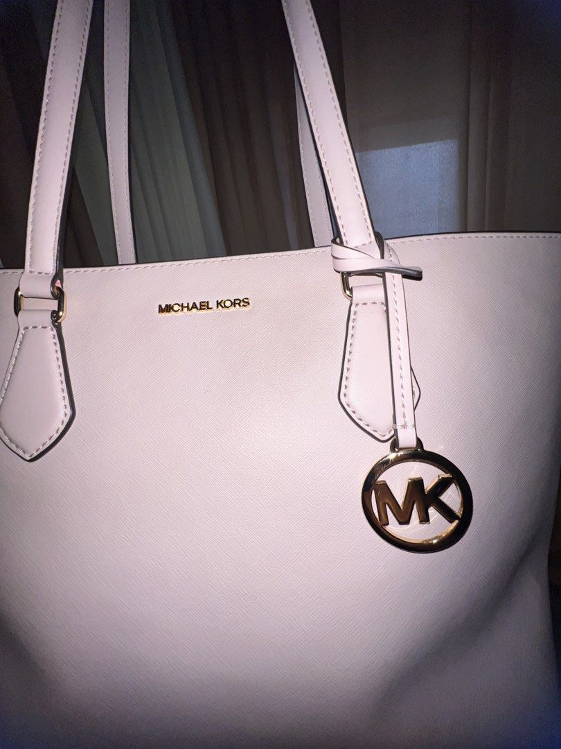 Michael Kors Pink Tote Bag (Category: Luxury Bags & Wallets) located in Manila. Submitted by yiaharris215077 (Listing ID 1470050328, Image 2). Description: Authentic Michael Kors pale pink Saffiano leather tote. Features gold hardware, dual top handles, and the signature MK charm. Clean inside and out with minor wear. Perfect everyday chic bag!.