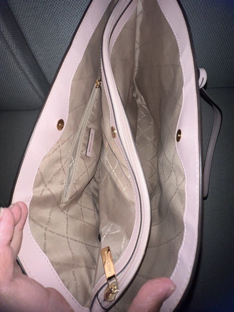 Michael Kors Pink Tote Bag (Category: Luxury Bags & Wallets) located in Manila. Submitted by yiaharris215077 (Listing ID 1470050328, Image 3). Description: Authentic Michael Kors pale pink Saffiano leather tote. Features gold hardware, dual top handles, and the signature MK charm. Clean inside and out with minor wear. Perfect everyday chic bag!.