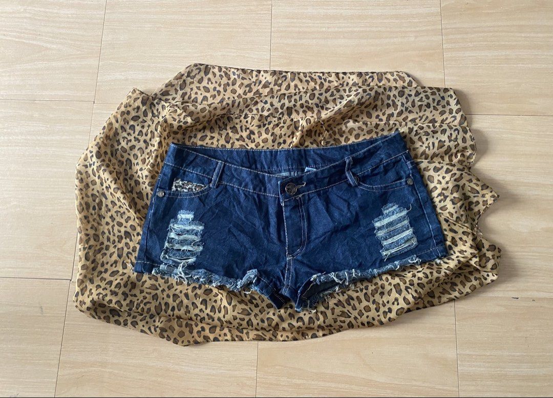 micro low rise dark blue distressed denim shorts (Category: Shorts) located in Manila. Submitted by lavernsloop (Listing ID 1470075536, Image 1). Description: size 29-30 | low hard denim | lenght 9 📩DM FOR MORE DEETS.